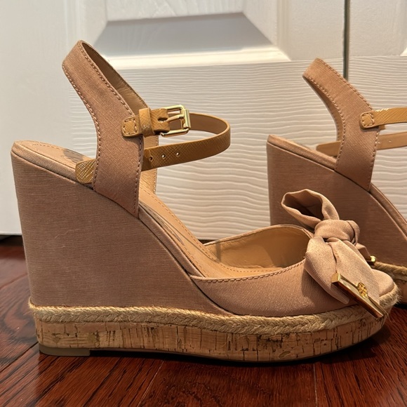 Tory Burch Wedges (Light Rose/Tan Color) Size 8.5 - Picture 5 of 12